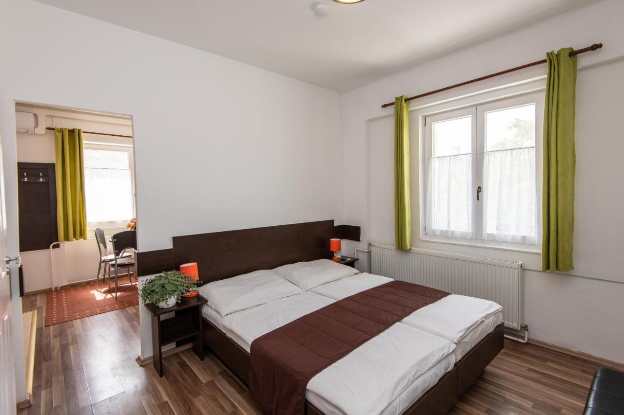 Hello Apartmanhaz Sopron Bagian luar foto