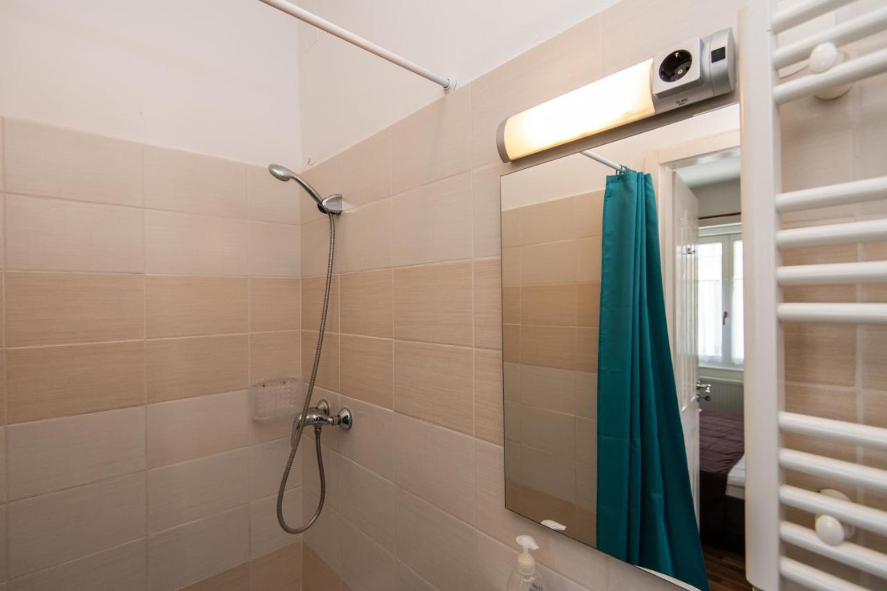 Hello Apartmanhaz Sopron Bagian luar foto