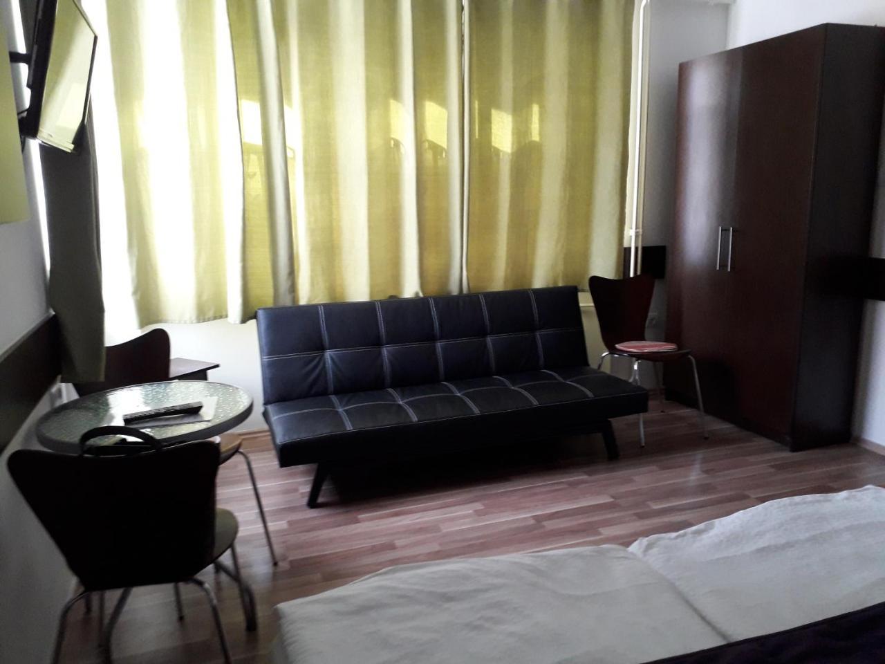 Hello Apartmanhaz Sopron Bagian luar foto